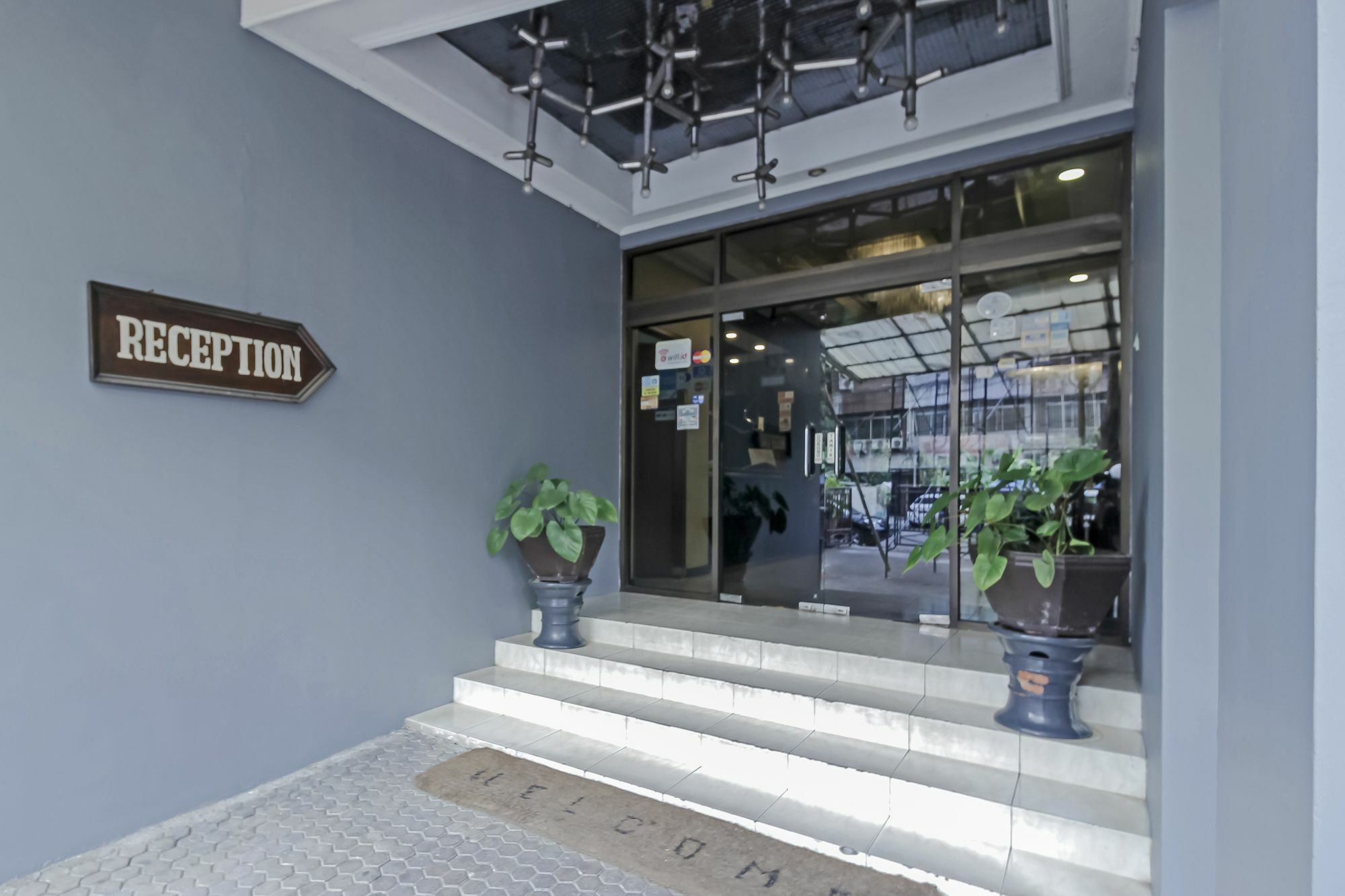 Oyo 108 Hotel Surya Jakarta Exterior foto