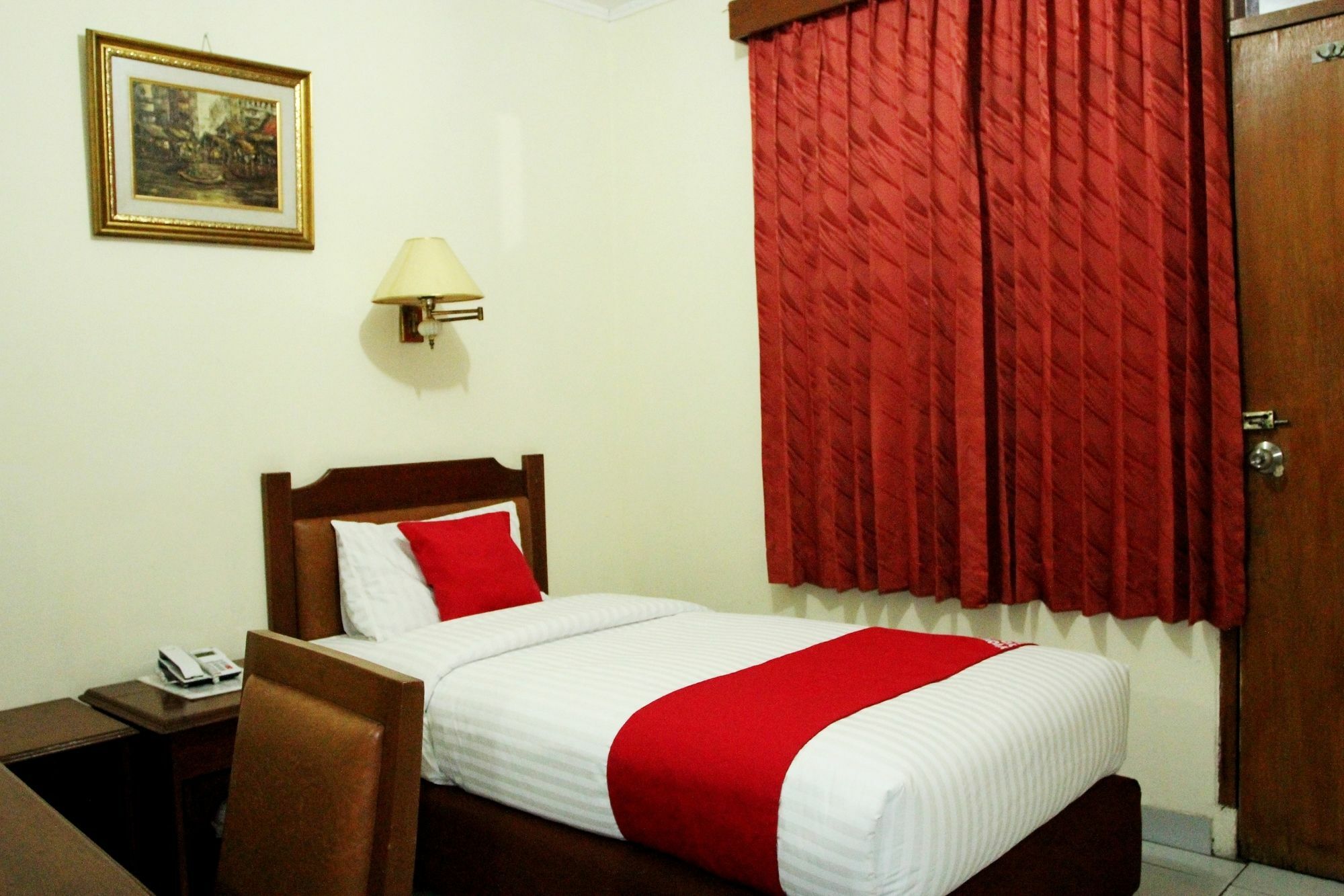 Oyo 108 Hotel Surya Jakarta Exterior foto
