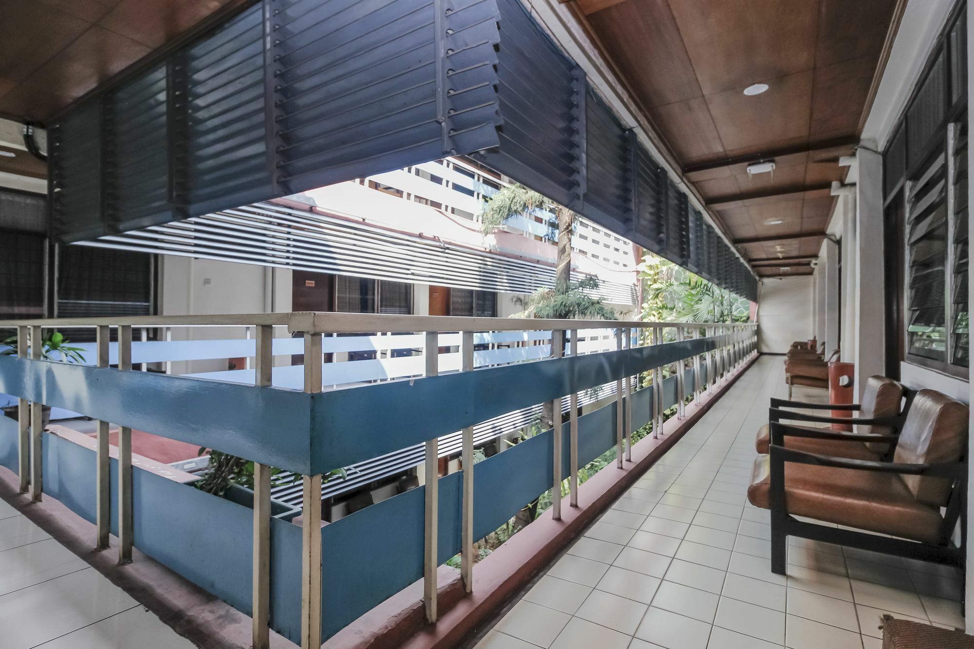 Oyo 108 Hotel Surya Jakarta Exterior foto