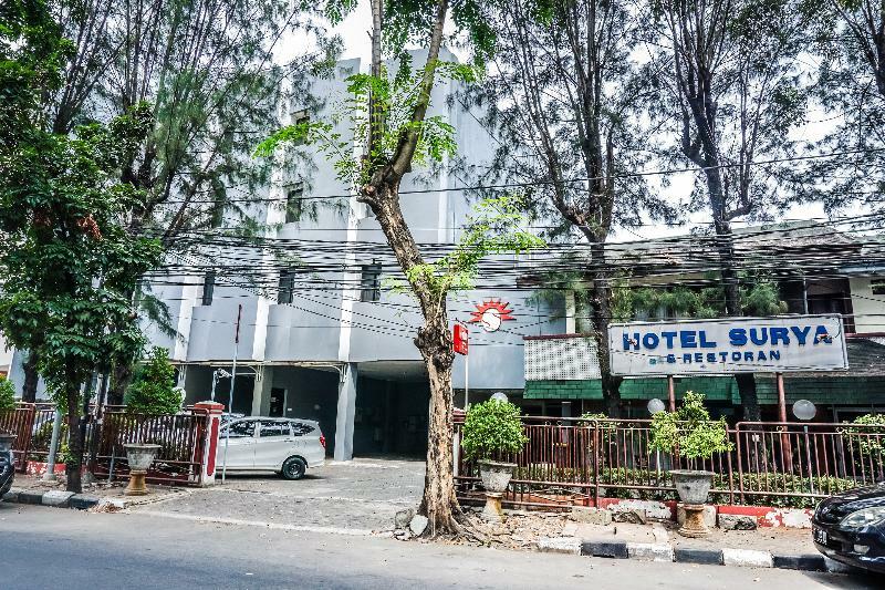 Oyo 108 Hotel Surya Jakarta Exterior foto