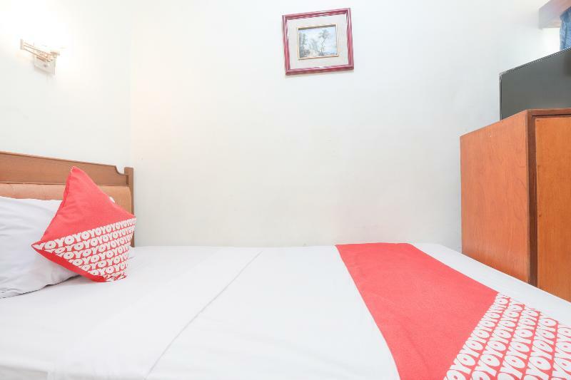 Oyo 108 Hotel Surya Jakarta Exterior foto