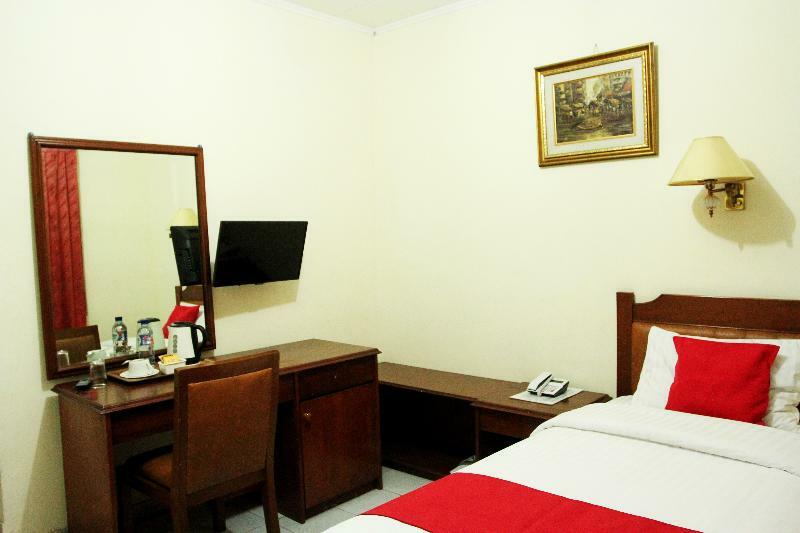 Oyo 108 Hotel Surya Jakarta Exterior foto
